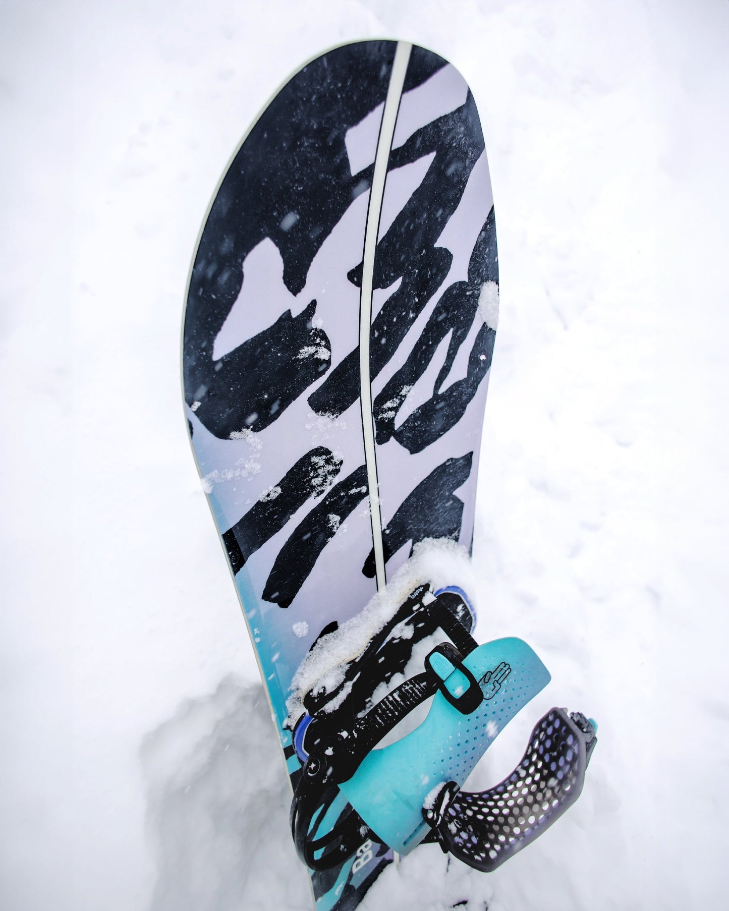 Bataleon snowboards 2025 in multicolor. Cameleon 2025 | Bataleon Snowboards™ 2025.